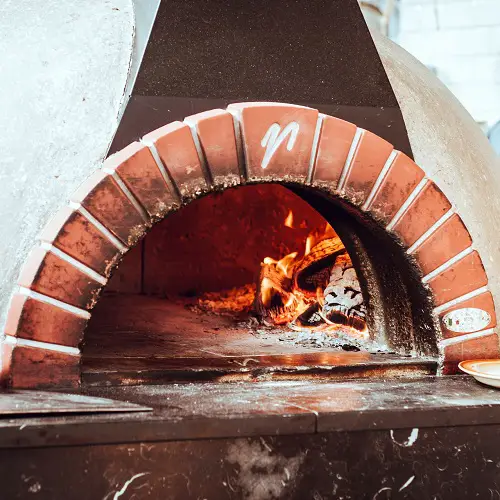 Pizza : un four à bois classique 