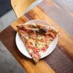 Cuillère à pizza : est-ce un accessoire indispensable ?