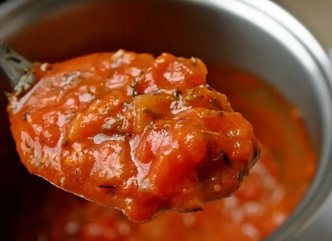 Tomates cuisinées pour une sauce pizza