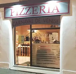 Vitrine du Carnaval de Venise, pizzeria à Quimper