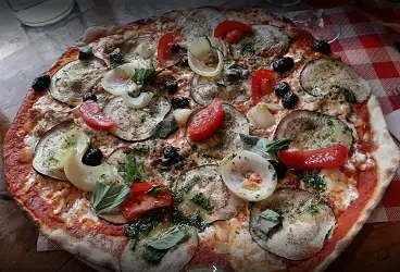 Pizza confectionnée par la pizzeria Il Trullo de Quimper