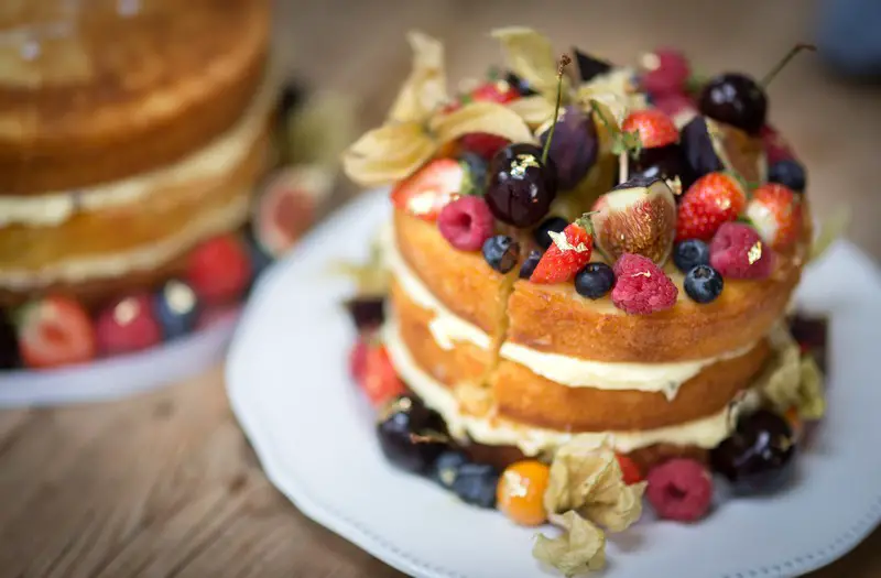 gâteau aux fruits rouges et amandes amères