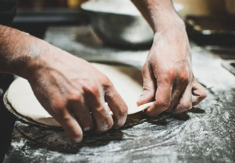 pâte à pizza travaillée