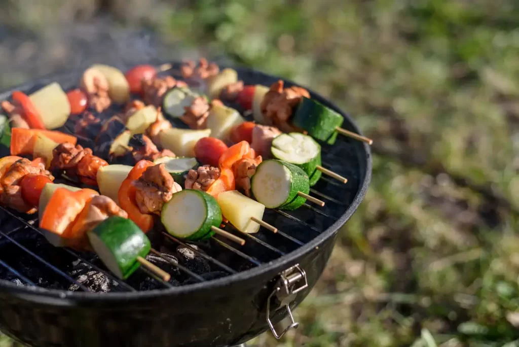 Un barbecue sur le feu
