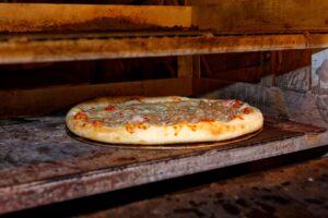 Pizza surgelee : sept astuces pour la transformer en pizza digne de ce nom