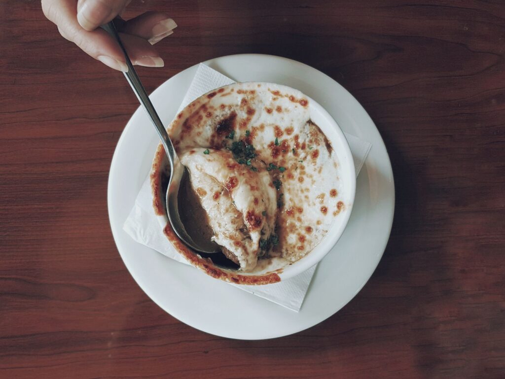Soupe a l'oignon gratinee : la recette qui rechauffe vraiment